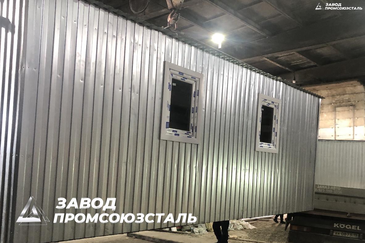 bytovka-sklad-24h24h6-m.-dlya-hraneniya-instrumenta.-uteplenie-50-mm.-srok-izgotovleniya-6-dnej.-otpravlyaem-v-g.-habarovsk. Бытовка вахтовая 2,4×2,4×12 м